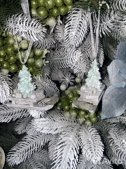 Новогодняя елочная игрушка Сани с ёлкой