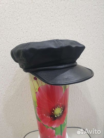 Кепка женская натуральная кожа Новая. Чёрная
