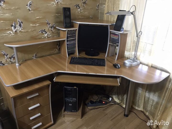 Компьютерный стол