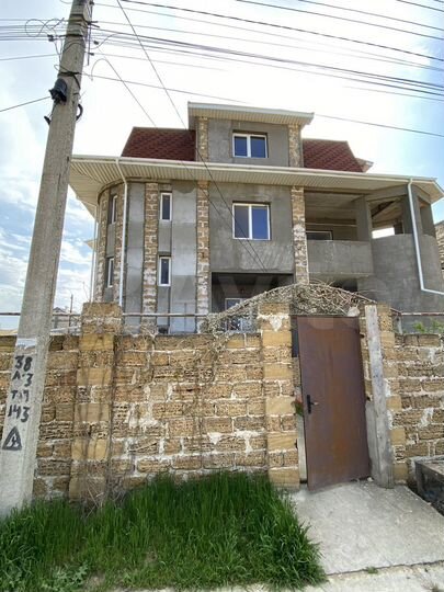 Дом 595 м² на участке 8,4 сот.