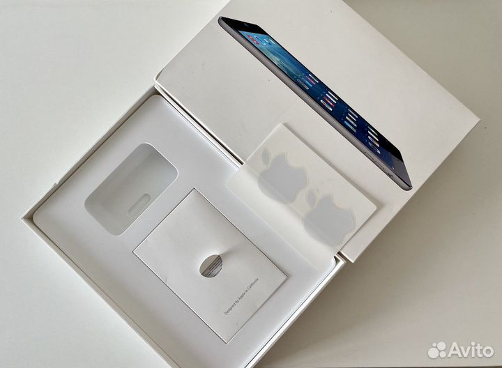 Коробка от AirPods и iPad Air