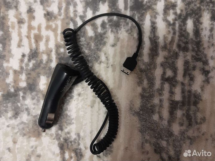 Автомобильная зарядка для телефона