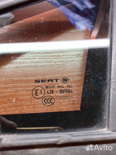 Форточка левая передняя сеат леон 2