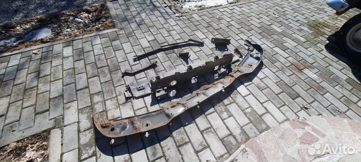 Усилитель бампера pajero 3