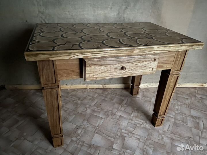 Стол кухонный с ящиком