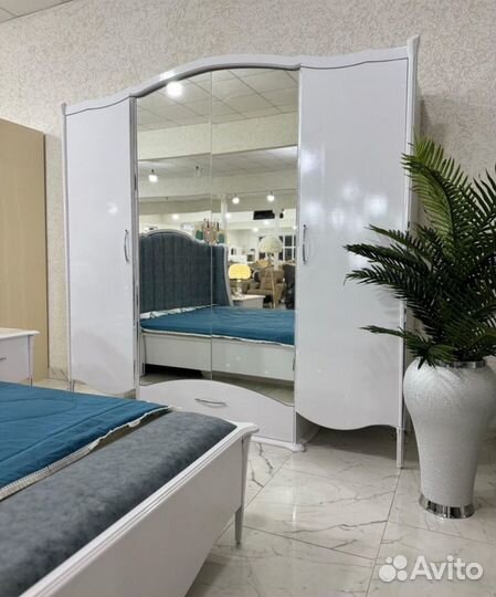 Спальный гарнитур 