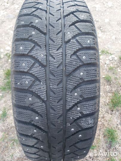 Bridgestone Ice Cruiser 7000 205/60 R16 92T