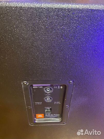JBL SRX718S