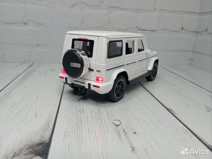 Mercedes гелентваген металлическая машинка мерс