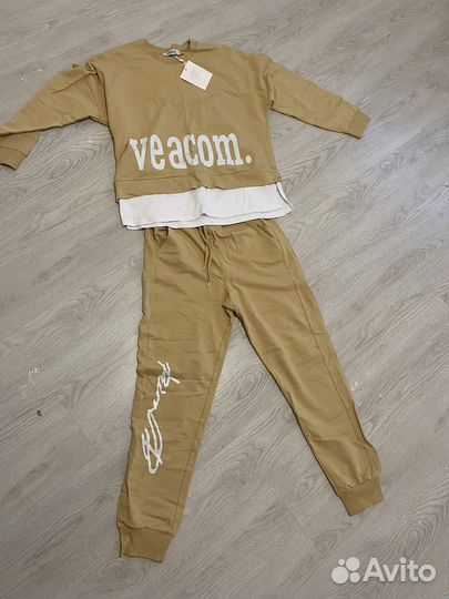 Костюм женский спортивный новый