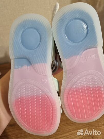 Сандалии для девочки 24 размер новые