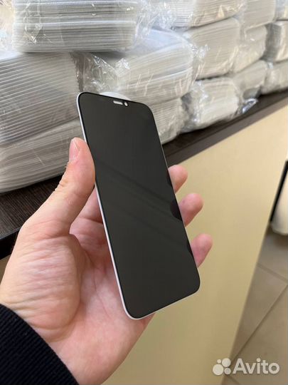 Защитное стекло антишпион iPhone