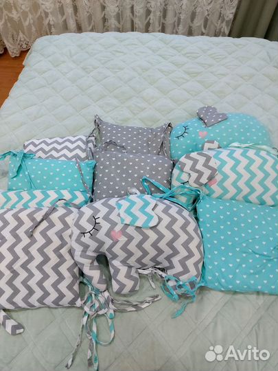 Бортики в детскую кроватку с одеялом