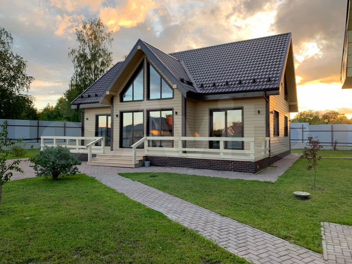 Коттедж 200 м² на участке 12 сот.