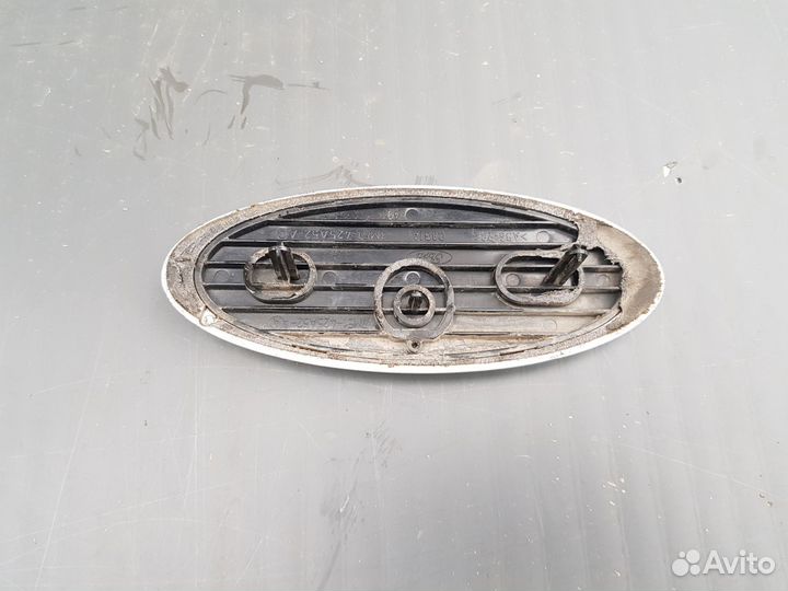 Эмблема шильдик крышки багажника Ford Focus 2