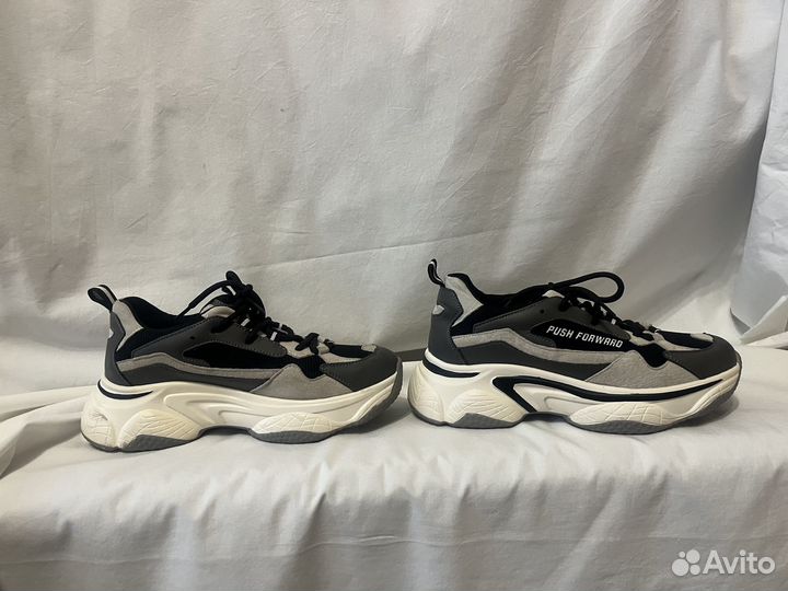 Кроссовки женские 38 размер б/у