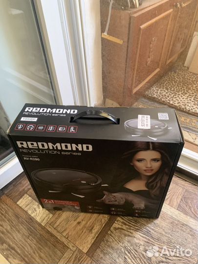 Робот-пылесос Redmond RV-R280