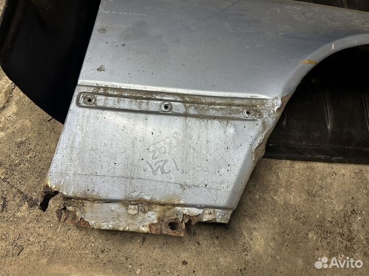 Крыло переднее mercedes 124 Дизель