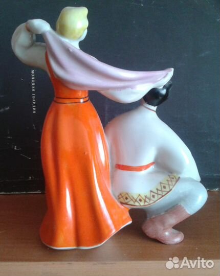 Фарфоровая статуэтка советского периода