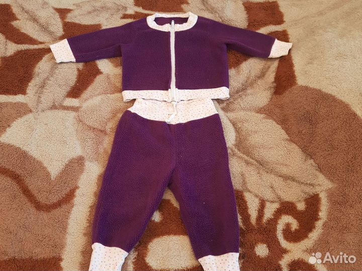Костюмчики на девочку примерно 7-9 мес