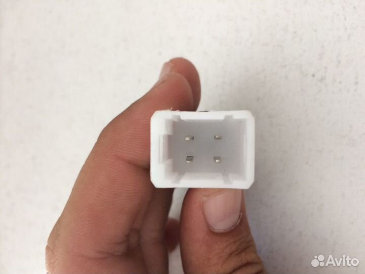 Датчик включения стоп-сигнала Logan