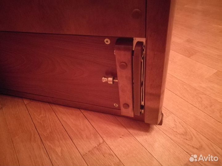 Детская кроватка с маятником, ящиком и матрасом