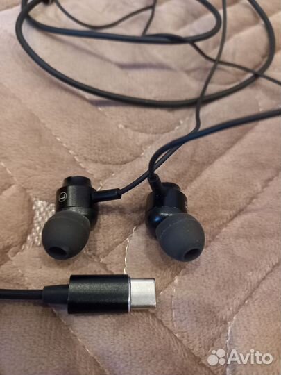 Проводные наушники