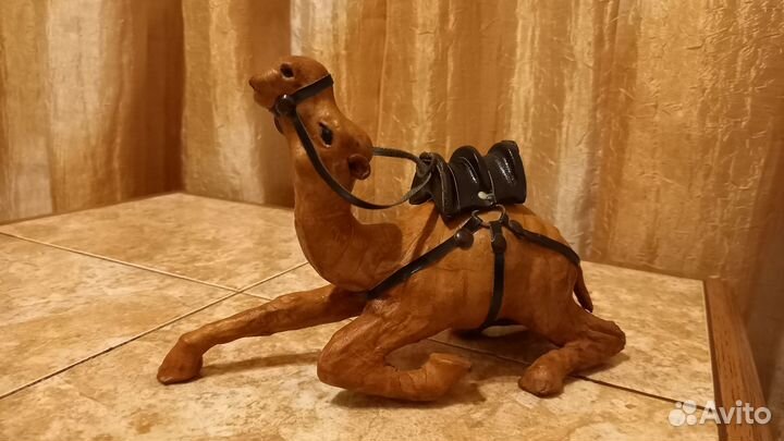 Фигурка верблюда (кожа)