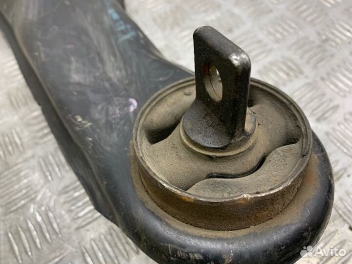 Рычаг продольный задний правый Mitsubishi Lancer