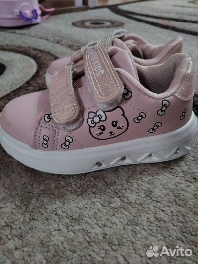 Кроссовки для девочки 24 размер