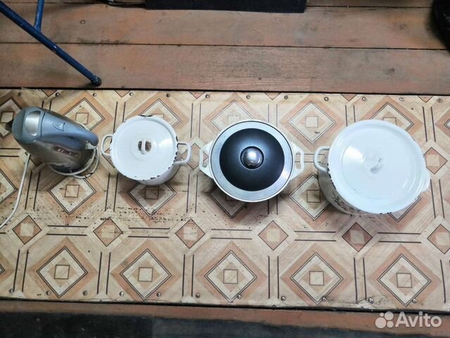 Кастрюли и чайник