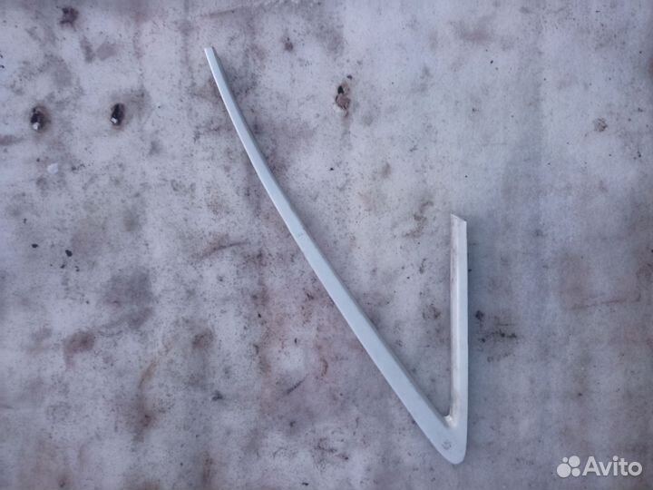 Накладка стекла боковая правая Audi A8 D3