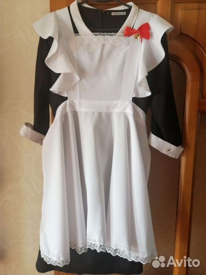 Белый школьный фартук