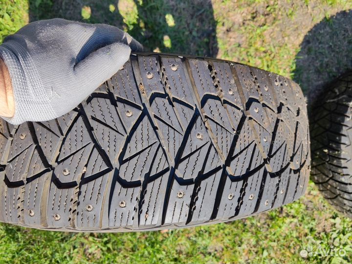 Goodyear Ultragrip 600 215/65 R16 98T