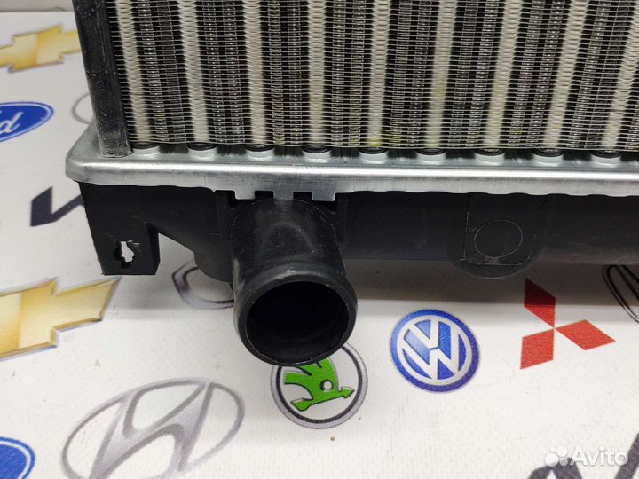 Радиатор охлаждения Suzuki Grand Vitara 2.0-2.5 мт