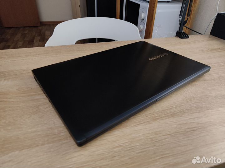 Игровой Samsung с сенсорным FullHD экраном