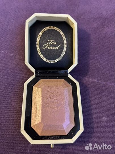 Too faced хайлайтер