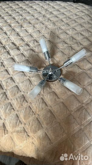 Люстра потолочная с лампами энергосберегающими