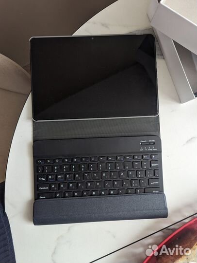 Планшет с клавиатурой и стилусом