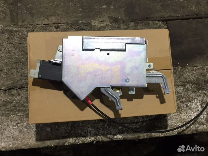 Замок сдвижной двери Ford Transit