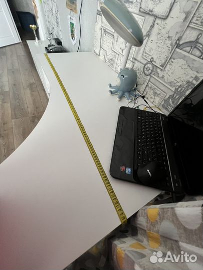 Компьютерный стол белый