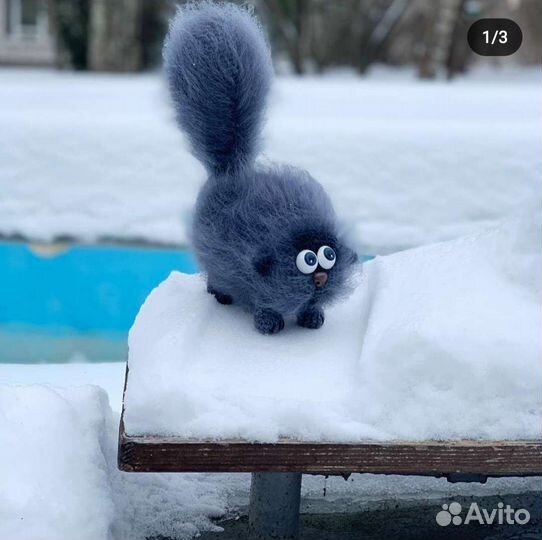 Вязаный шикарный интерьерный кот