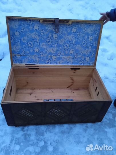 Сундук деревянный