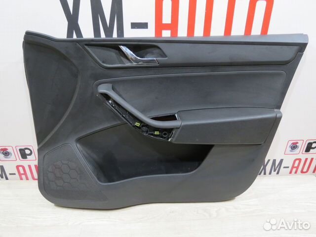 Обшивка передней правой двери Skoda Rapid
