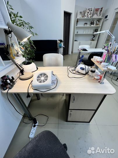 Маникюрный стол