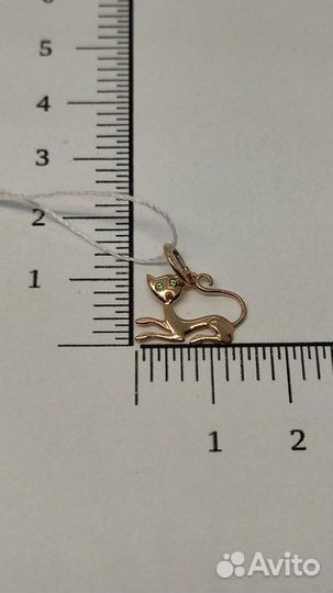 Золотая подвеска с камнем