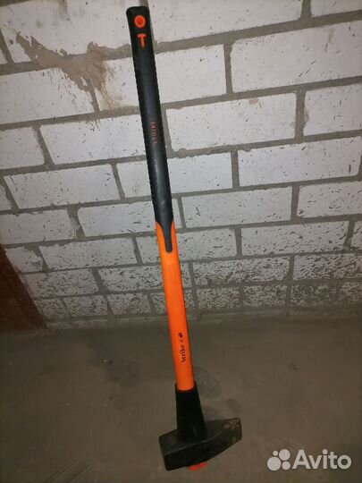 Колун для дров Strike-2,7 кг