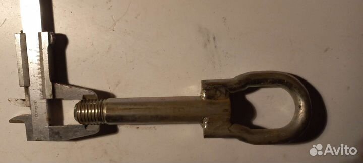 Буксировочный крюк