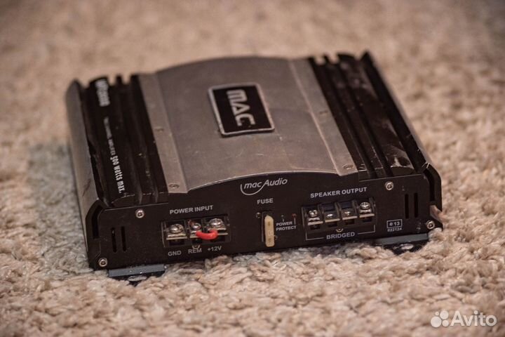 Сабвуфер и усилитель в автомобиль