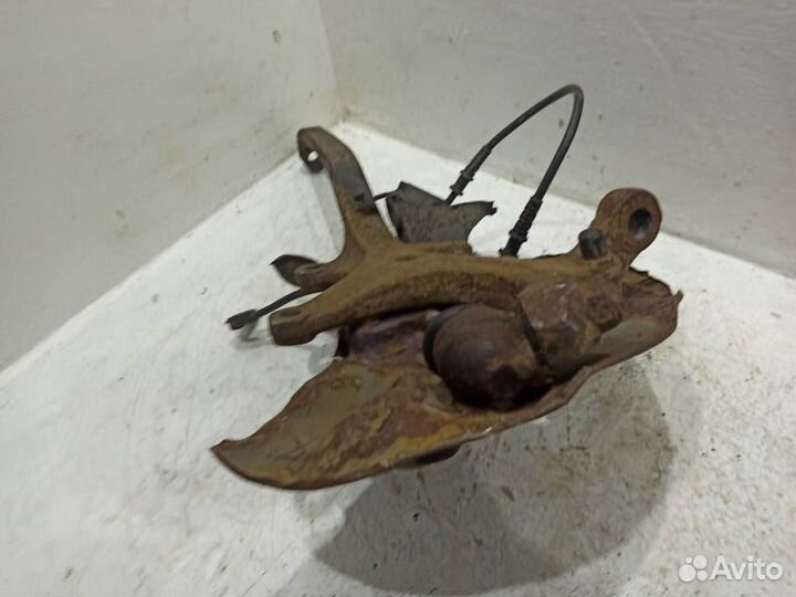 Кулак передний правый A2103300120